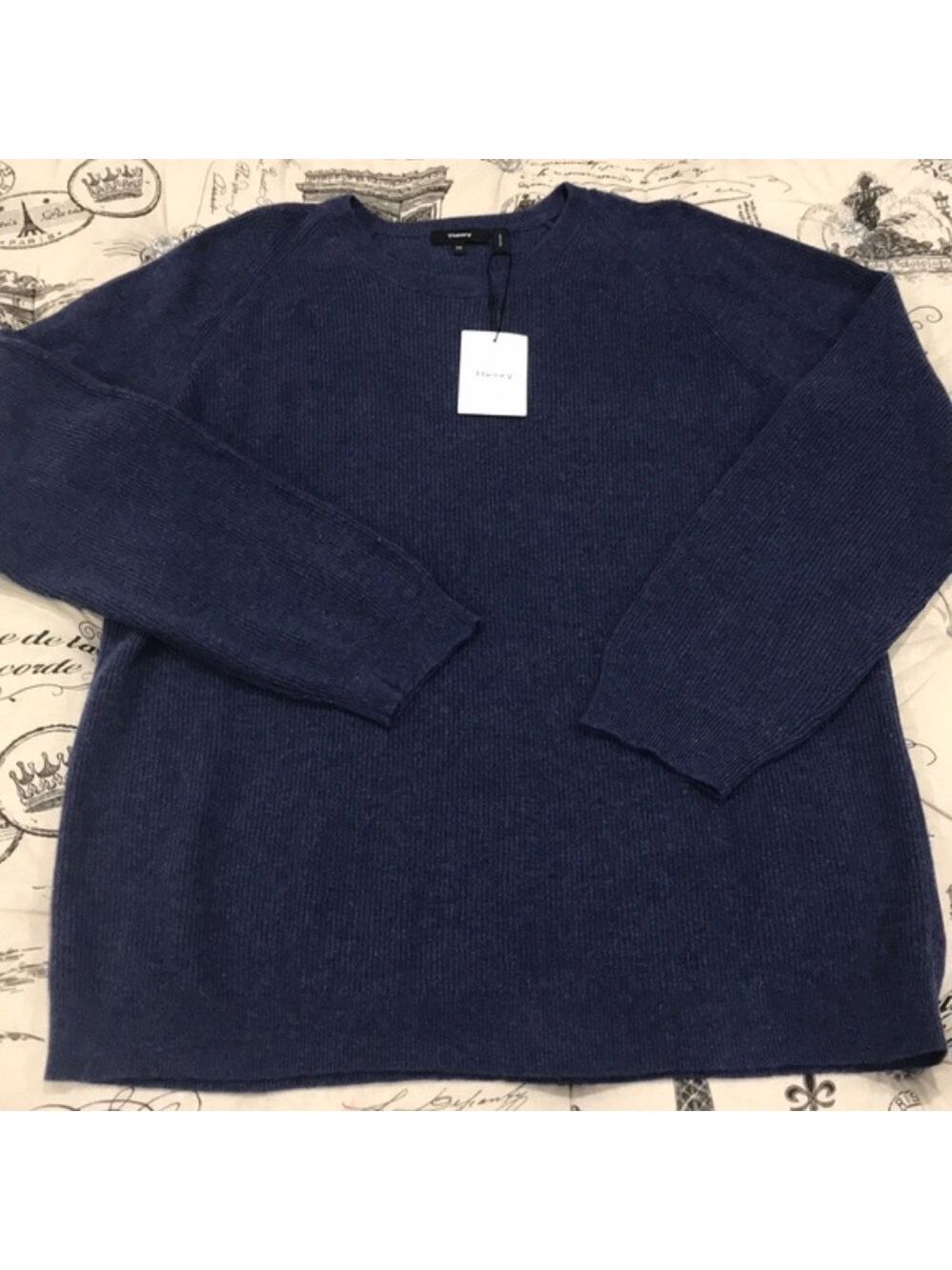 Theory Raglan Sweater in Ribbed Cashmere - Picture 3 of 5